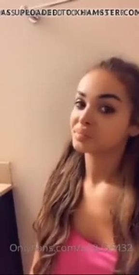 Nicole Cums Solo