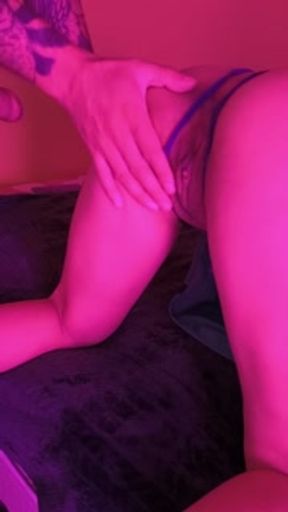 Mi stepdad fucks me with his huge penis after the gym.