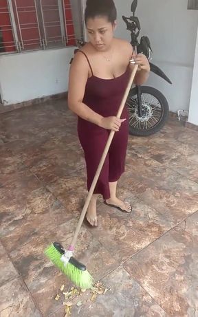 Talking to My Wife While Cleaning the House, I Ask Her to Suck My Cock and the Situation Ends Comically