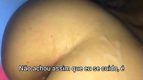 Meu marido mandou eu ficar de 4 e n&atilde_o olhar pra tr&aacute_s, amigo dele meteu sem capa