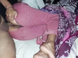 Suegro B. Entra en la madrugada a mi habitación y me folla duro por detrás