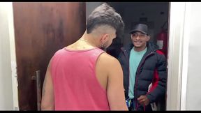 ENTREGADOR VEIO TRAZER O LANCHE E EU QUE FUI LANCHADO.