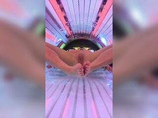 Thick mother i'd like to fuck caught masturbating and squirting at sunbed