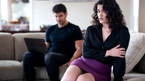”Computer technician finds porn on latin COUGAR Victoria Voxxx her pc”