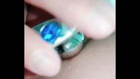 伪娘戴金属肛塞