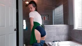 Sage Eldritch in a Starbucks Apron: Wetting Jeans &amp_ Panties