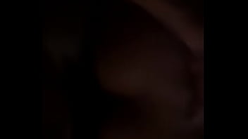 pilla de la teja cojiendo a una entre dos