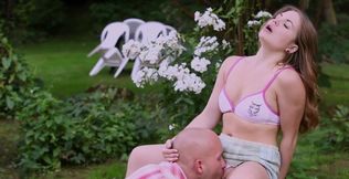 Alessandra Jane soaked in sperm after she gives the perfect head