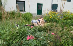 Summer Throwback - a Bed in the Flowerbed!!