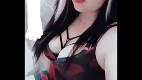 HERMOSA CHICA CURVIL&Iacute_NEA POSANDO PARA MOSTRAR SU BELLEZA