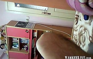 KIZI ODASINDA SIKIYOR BABASINDAN GIZLI