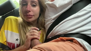 Too Risky Public Blowjob 😳🤫