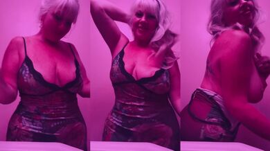 Let's Roll with Rose's Bathroom Shower Worshipping Curves
