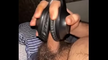 Headphones cumshot  part 1