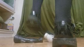 Squishy bottle crushing and dancing