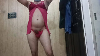 BDSM intenso en solitario con un tipo follándose duro a sí mismo