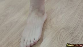 DIRTY FEET FOOTJOB FOOT DOMINATION JOI CUM ON SOLES BAREFOOT