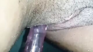 Rica masturbacion con un consolador y gimo del placer