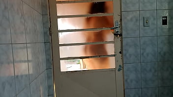 Atraz da porta usei brinquedo na buceta facinante