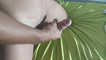 Tô so o tesão aqui, querendo um buraco pra meter minha piroca dura