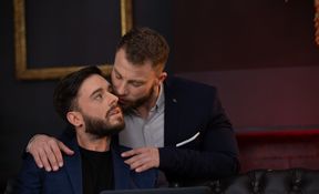 Two hunky dudes are ready to fuck like mad