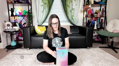 MILF unboxes QUTOYS BIG DADDY a giant realistic dildo first time reaction