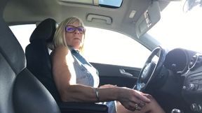 petit defi, lance par mon maitre me filmer a me plugger le cul avant de ...