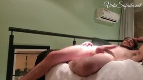 dividimos o pau da trans.. colocou os dois de quatro e nao perdoou.. meu forte nos dois.. com finalizacao na boquinha da ju * aline monteiro *