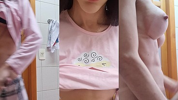 Paloma Veiga acordando com tesão de pau duro no café da manhã e gozando bem forte