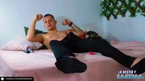 My webcam GF invites me to have hardcore sex with her while she's doing a