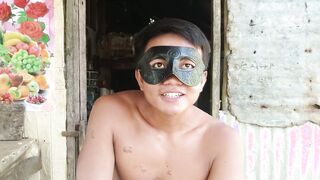 Sarapayay talks dirty in front of the camera while showing off his Pinay solo skills