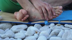 Bare Feet at the Beach - 5 Minutes of Toes, Soles &amp; Close-Ups