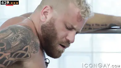 Fitness Goddess Rides Her Man's Rockhard Abs in Intense Home Workout
