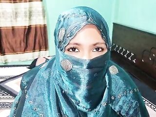 I brought the expatriate's wife to my abode and drilled her.