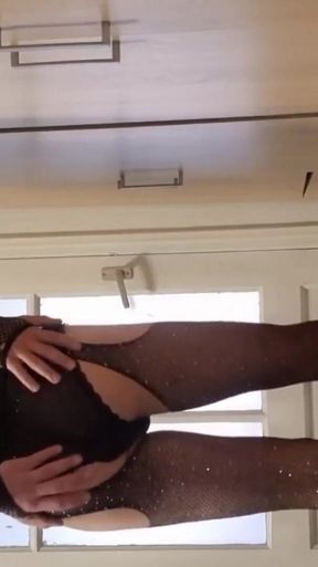 Sissyhusband Solo Posing an Dildo 1