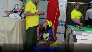 Ap&oacute_s o jogo do Brasil a torcida se reuniu no barzinho e fizeram uma orgia