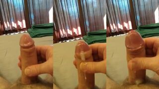 Watch this pretty Thai amateur jerk off and get a cumshot in Thailand