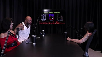 Duas safadas tiram as roupas e mostram seus lindos peitos e a buceta gostosa depois de conversar com quem escolheu mamar - Jordanna Gomes (Japa Joh) (WATCH ON: SHEER/RED)