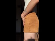 Deliciosa chica se desnuda y quiere que la cojan por el culo