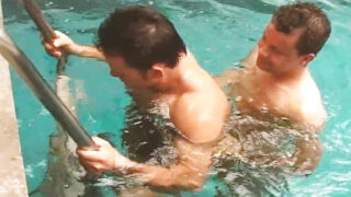 Muži si nechávají šukat zadky bez sedla a navíc slizké kouření a striptýz