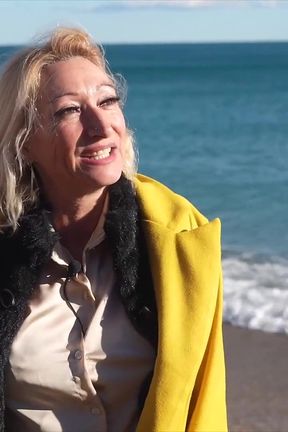 Betty, Sexy MILF, Loves Playing with Cocks