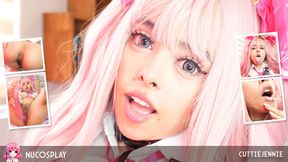 Cuttie Jennie Gives Herself A Mouthpie With A Cumming Dildo