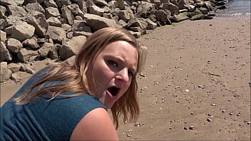 Deutsches M&auml_dchen mit Big-Ass hat OUTDOOR-SEX