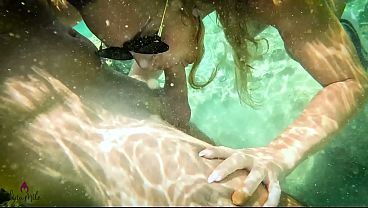 REAL LIFE UNTERWASSERSEX IM MEER?! PRIVATE URLAUBS-PUSSY BESAMUNG!