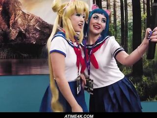 Futa lesbo 3some banging