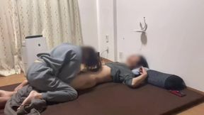 朝勃ちしたデカチンを優しく手コキしてあげる爆乳彼女♡あまりの気持ちよさに大量射精　亀頭責め　M男　ぶっかけ　巨根　スレンダー　巨乳　かわいい　超美女　投稿　個人撮影　素人　日本人　えむゆみ　カップル