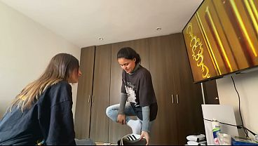 Lesbianas coquetas y guarras jugando son sus pies