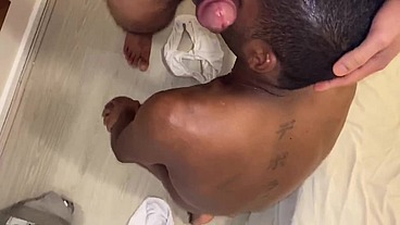 Ensinando novo ator porno Samuel , no seu primeiro video