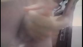 magrinho goza na punheta