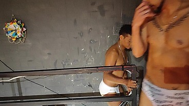 Sexo ao vivo gay na balada da zona Central de São Paulo